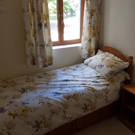 3 Bed Sleeps 5 - Hot Tub Pool Parking