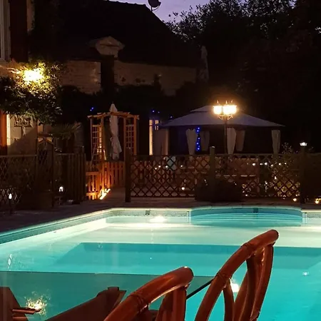 3 Bed Sleeps 5 - Hot Tub Pool Parking Villa *