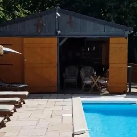 3 Bed Sleeps 5 - Hot Tub Pool Parking