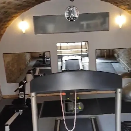 Villa 3 Bed Sleeps 5 - Hot Tub Pool Parking Château-Garnier