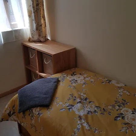 3 Bed Sleeps 5 - Hot Tub Pool Parking Villa Château-Garnier