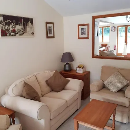 Inviting 3-bed In Chateau-Garnier