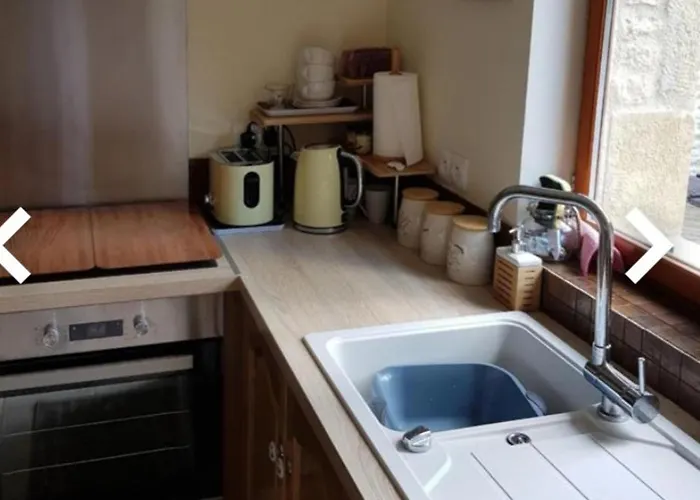 3 Bed Sleeps 5 - Hot Tub Pool Parking * Château-Garnier