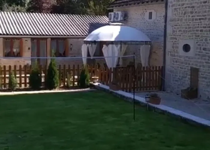 3 Bed Sleeps 5 - Hot Tub Pool Parking Villa