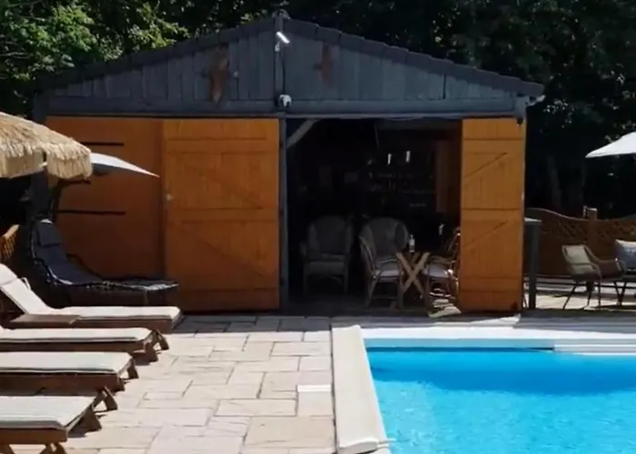 3 Bed Sleeps 5 - Hot Tub Pool Parking