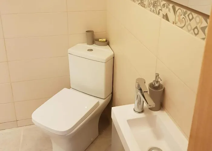 Villa 3 Bed Sleeps 5 - Hot Tub Pool Parking Château-Garnier