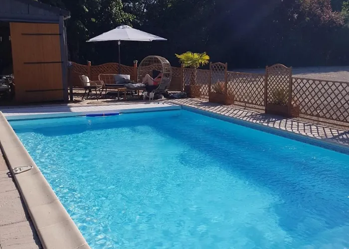 3 Bed Sleeps 5 - Hot Tub Pool Parking Château-Garnier